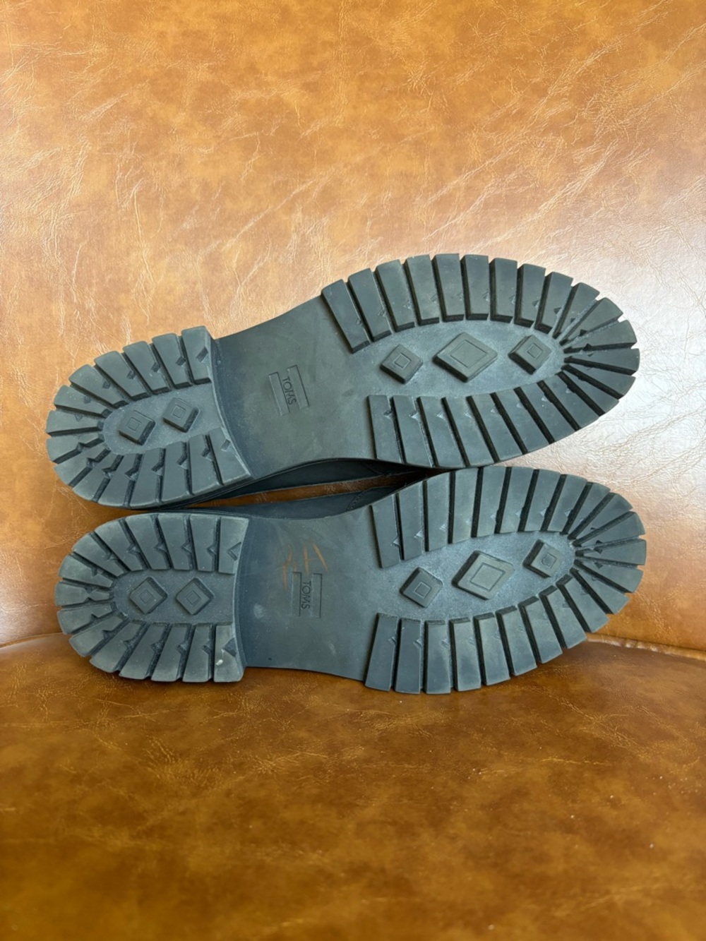 TOMS Cara Black Leather Platform Lug Sole Loafers NWOB 8.5 - Picture 7 of 8